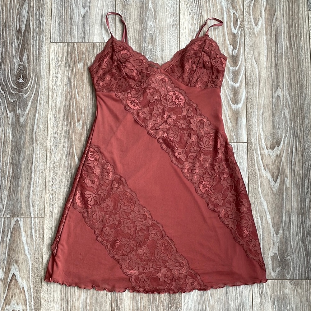 Forever 21 Chemise Women’s Medium Lace Overlay Adjustable Straps Full Body Slip